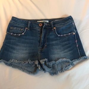High-rise denim shorts with cute stitching